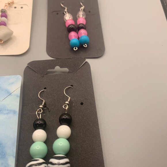 Lot of 6 Assorted Color Bead Earrings - Picture 3 of 3